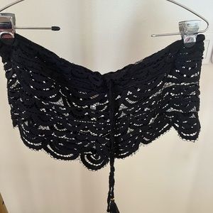 Black Pilly Q shorts